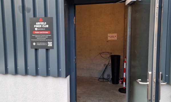 Eingang Beschriftung und Live Sport